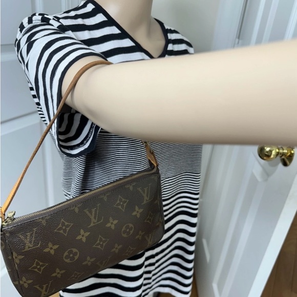 Louis Vuitton Accessories Pouch - Picture 8 of 11